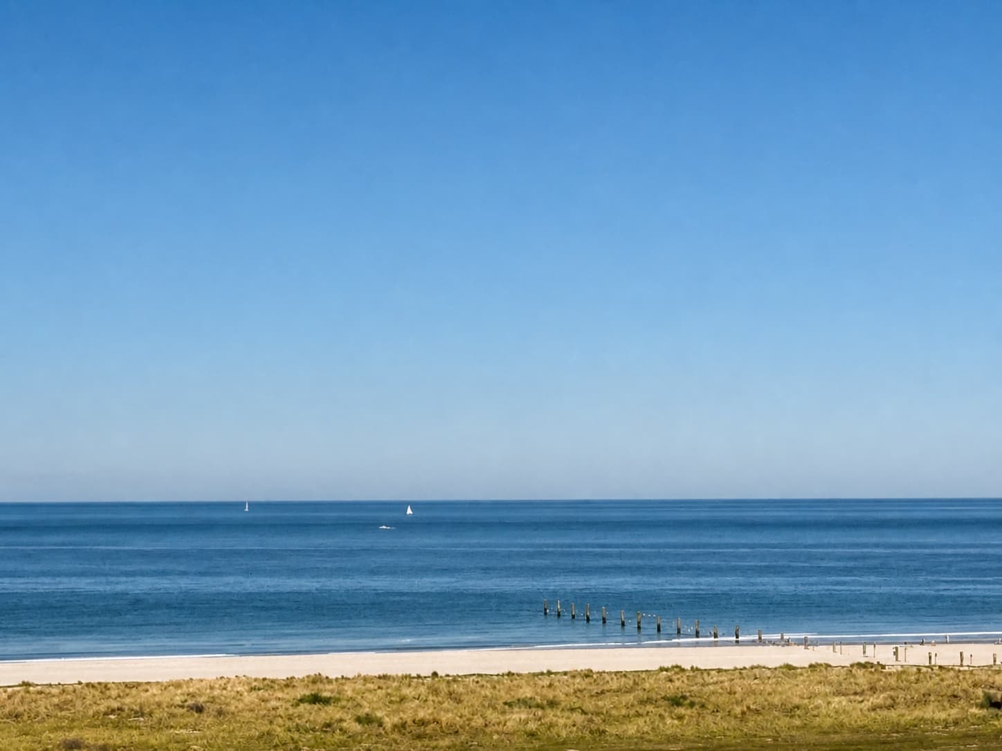 Het strand van Heist aan Zee bij Mandelieu